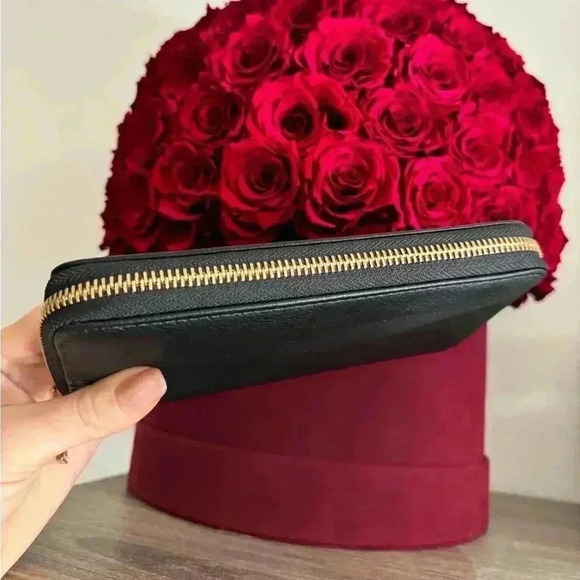 NWT Wallet Large Zip around wristlet - Picture 3 of 4